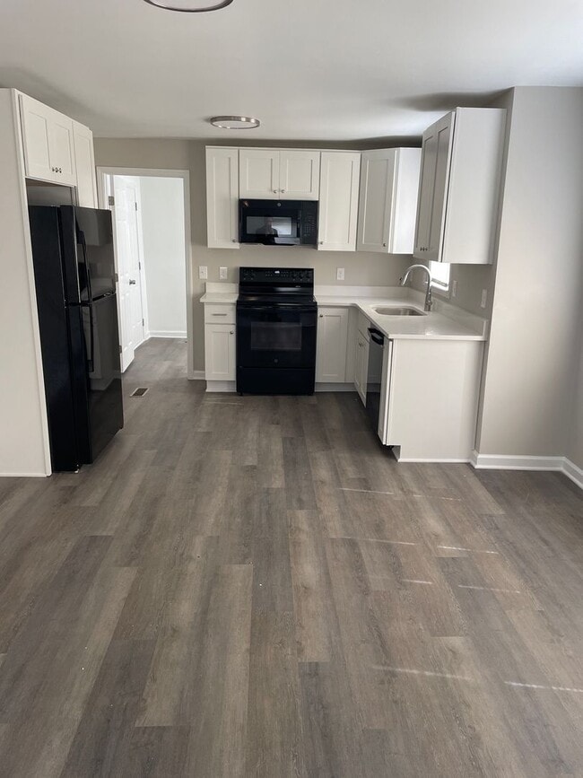 Building Photo - 1892 Ebert Rd