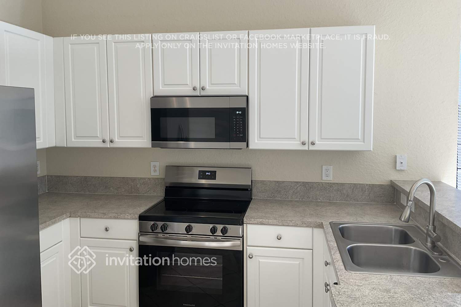 Building Photo - 859 SW 155th Ct