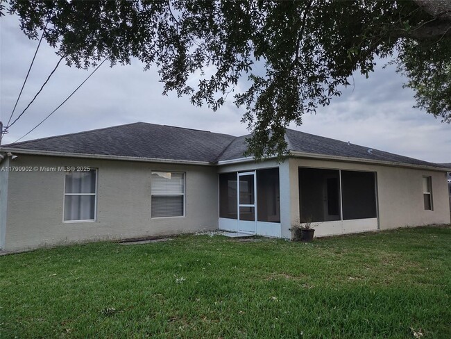 Building Photo - 316 SW Kestor Dr