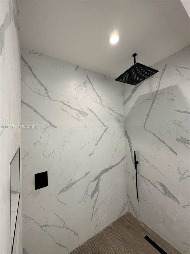 Building Photo - 4625 SW 32nd Ave