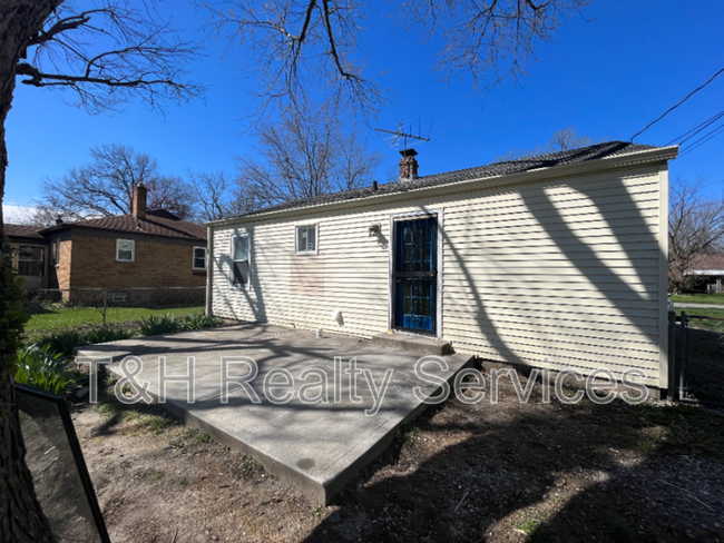 Building Photo - 1827 N Spencer Ave