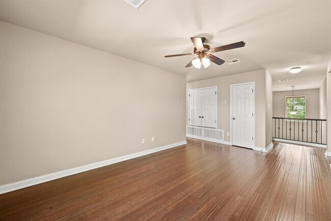 Building Photo - 808 Middle Creek Dr