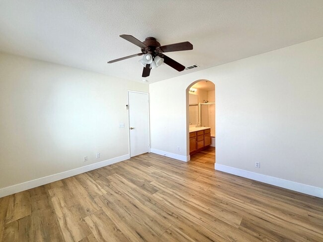 Building Photo - Stylish 2-Bedroom Condo in Gated Community with Balcony & Amenities