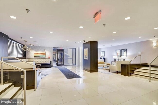 Building Photo - 7401 Westlake Terrace