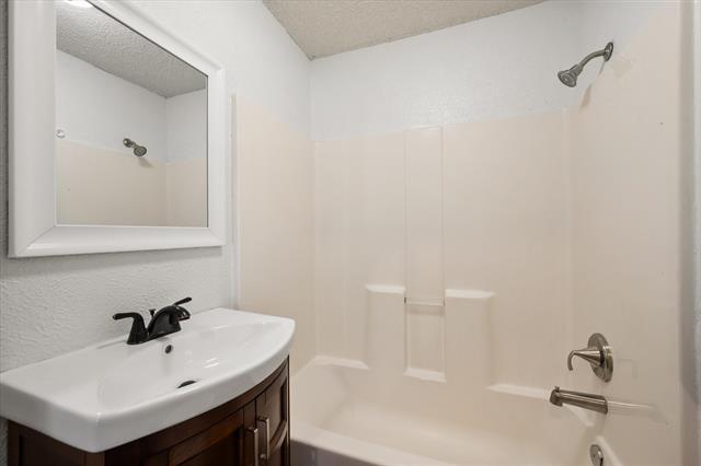 Building Photo - 604 Dunn St