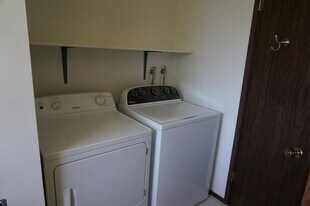 Building Photo - 345 NW Robert St