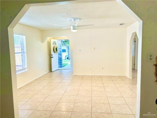 Building Photo - 3528 La Vista Ave