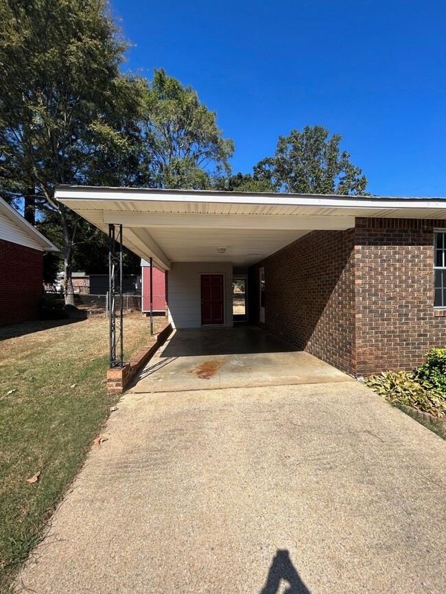 Building Photo - Updated 3-bedroom, 1.5-bath home