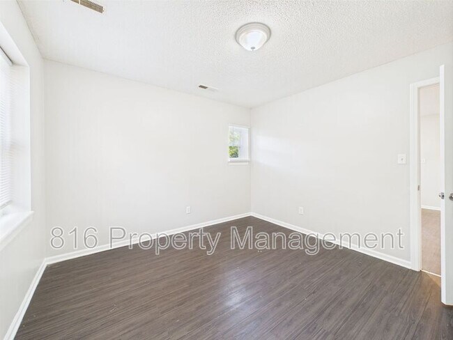 Building Photo - 1229 W Hayward Ave