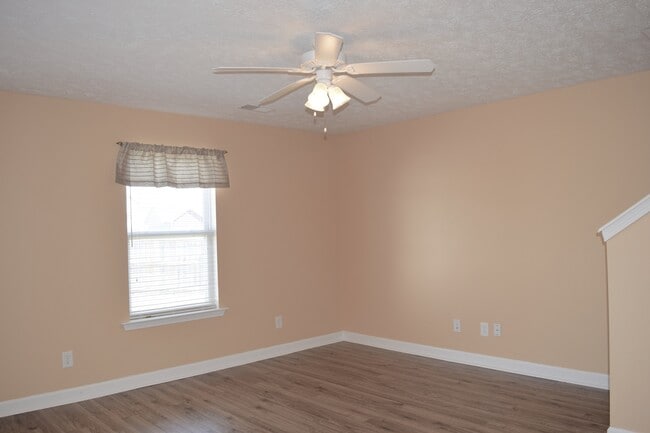 Building Photo - Wonderful 3 Bedroom 2 1/2 Bath Townhouse Now Available!