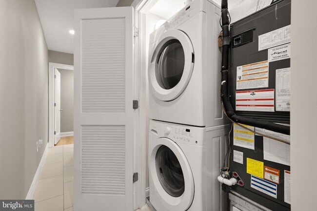 Building Photo - 1135 6th St NW