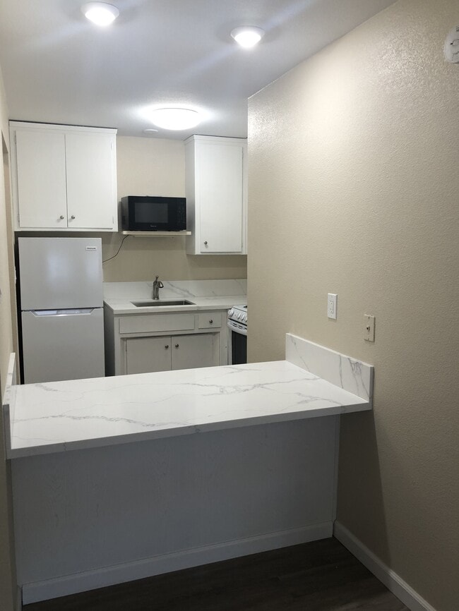 Building Photo - Campus Manor