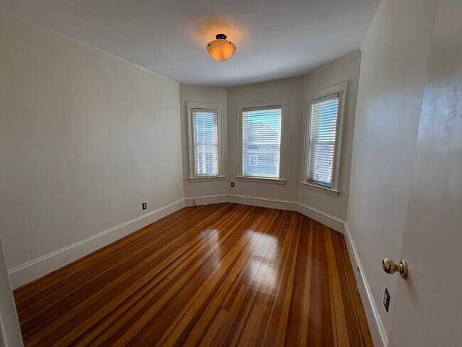 Building Photo - 62 Ibbetson St