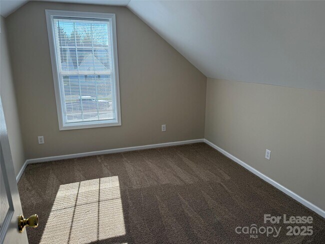 Building Photo - 918 Faye St