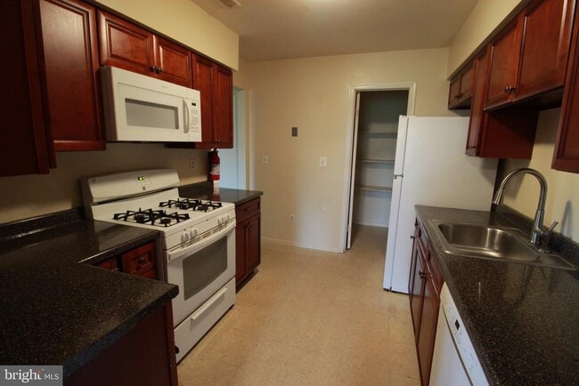 Building Photo - 12 Coriander Dr