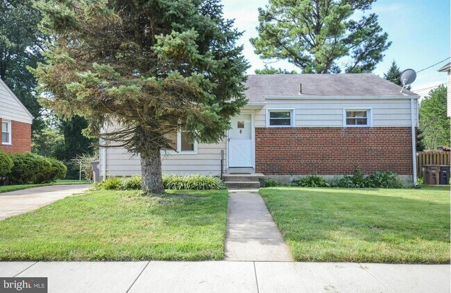 Building Photo - 1111 Gilbert Rd