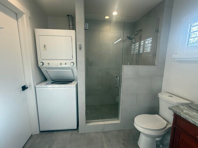 Building Photo - 300 Yacht Club Dr