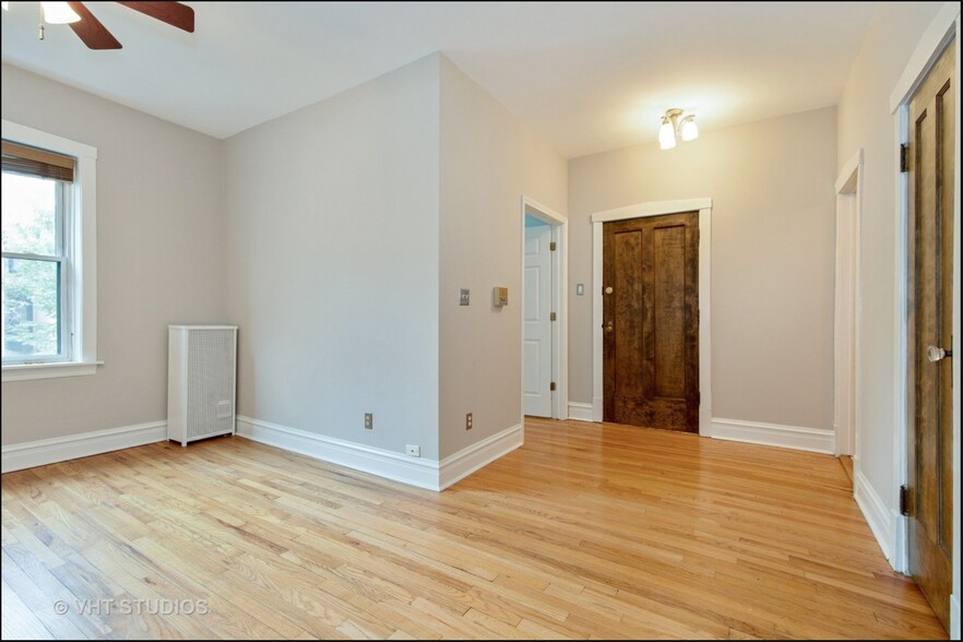 Building Photo - 1319 W Addison St