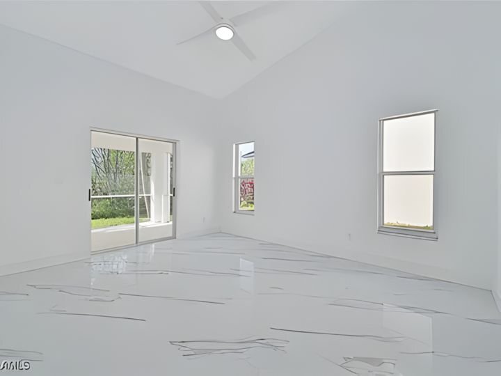 Building Photo - 3832 Sabal Springs Blvd