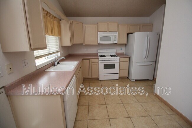 Building Photo - 6724 Lost Springs Dr