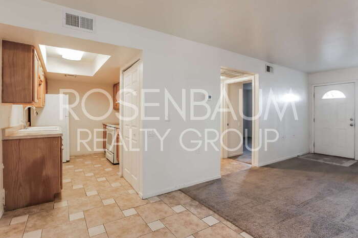 Building Photo - 455 W Kelso St