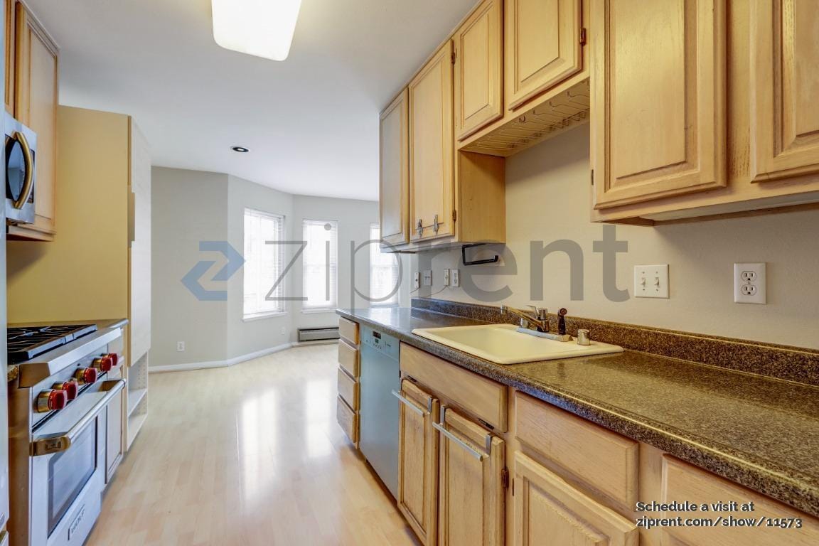 Building Photo - 201 Laguna St