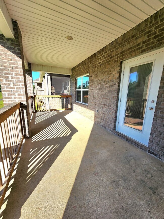 Building Photo - Antietam Lakeside Retreat: 4/2 Home in a Fun-Filled, Pool Neighborhood