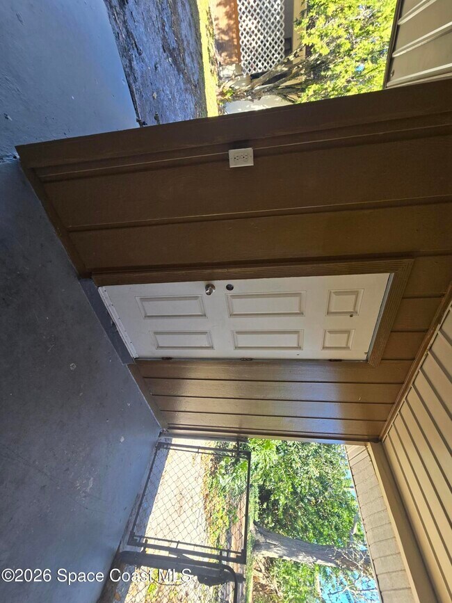 Building Photo - 771 Onyx Dr NE