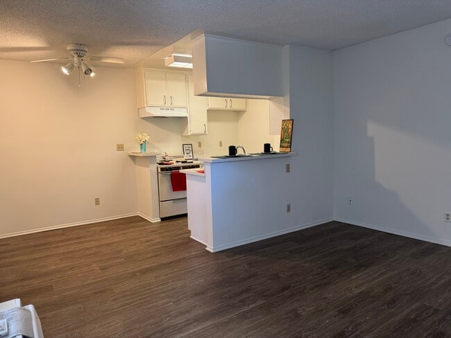 Dining Room - Halsted Garden Apartments