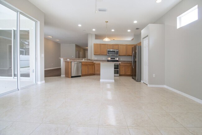 Building Photo - 4 bedroom 3 Bath Pool home in Lakewood Ran...