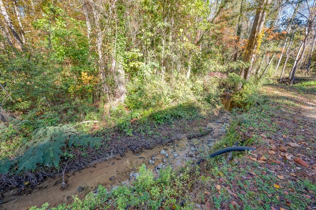 Building Photo - 143 Luckado St