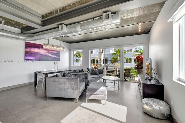 Building Photo - 110 SE 2nd St