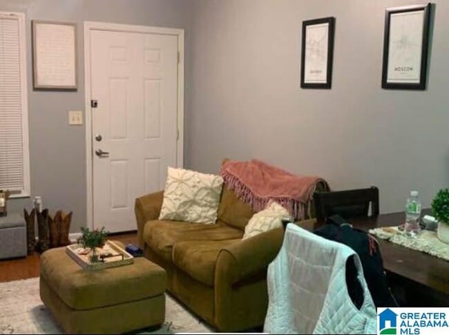 Building Photo - 526 18th St