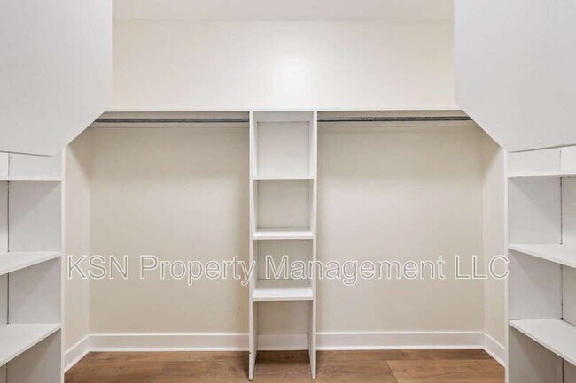 Building Photo - 286 Cushing Dr