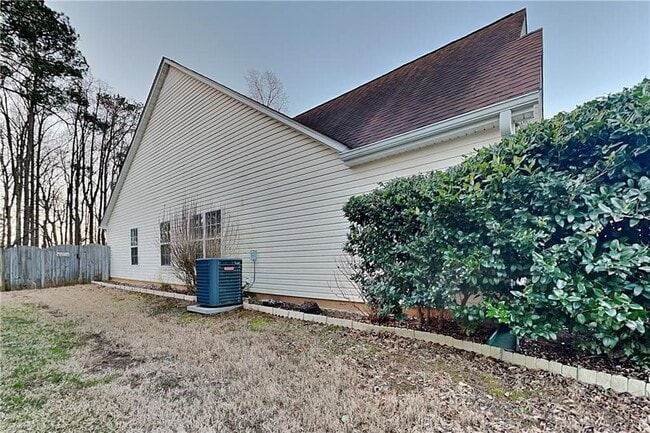 Building Photo - 230 Lake Valley Dr SW