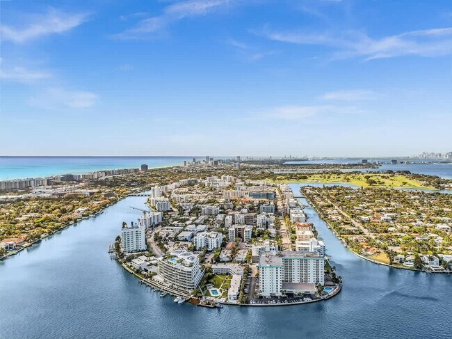 Building Photo - 9901 E Bay Harbor Dr