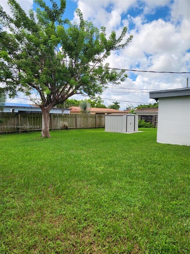 Building Photo - 10990 SW 57th St