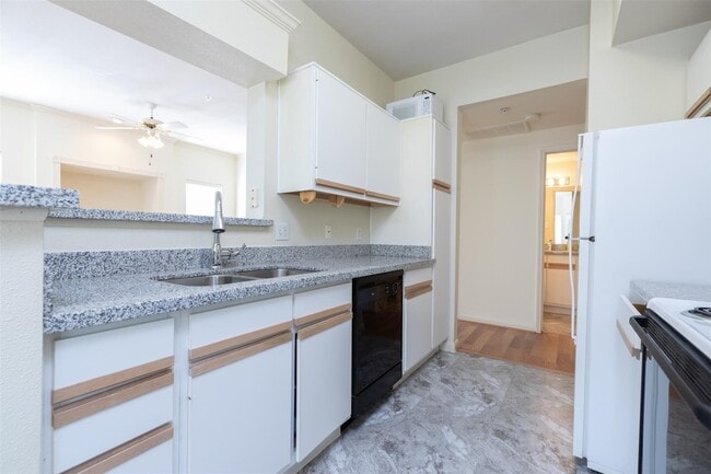 Building Photo - 1330 Old Spanish Trl