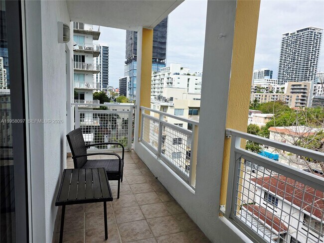 Building Photo - 471 NE 25th St