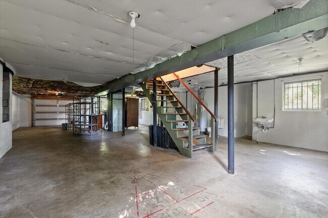 Building Photo - 517 Randall St