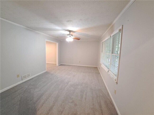 Building Photo - 844 Chandler Dr SW