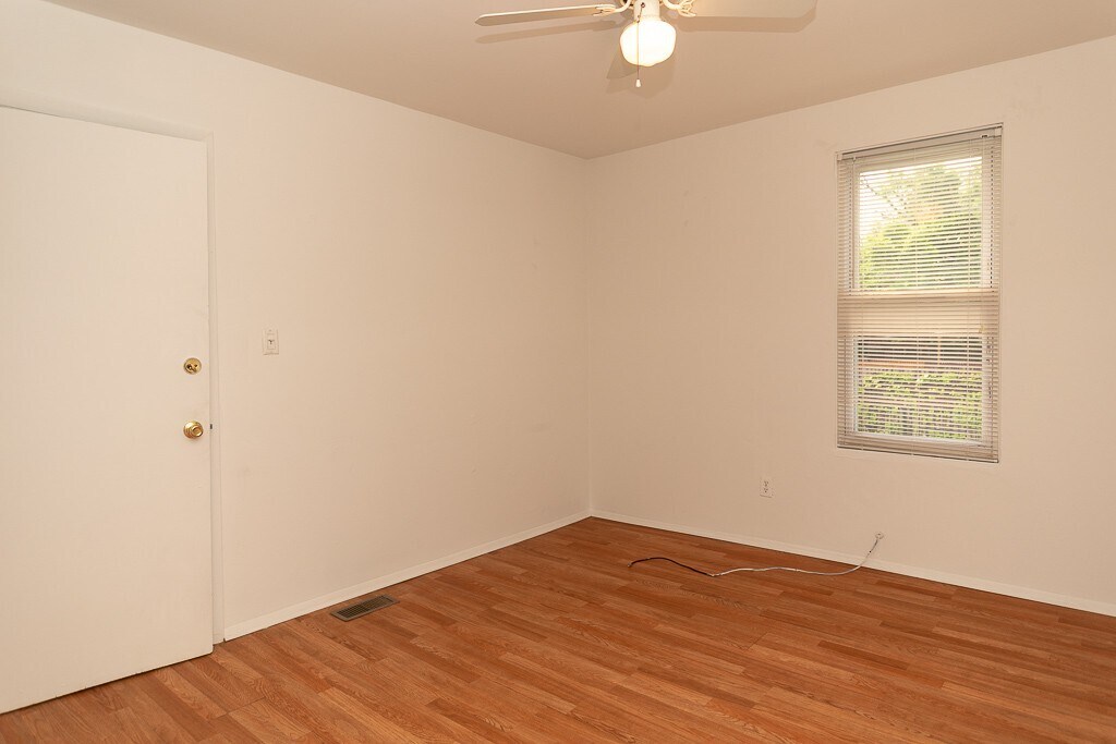 Building Photo - 1722 N Kimball Ave