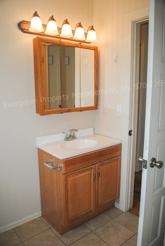 Building Photo - 1228 Southridge Dr