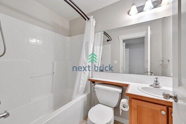 Building Photo - "Spacious 3-Bedroom Retreat with 3.5 Baths in Issaquah - 1,707 Sq. Ft. of Comfort!"