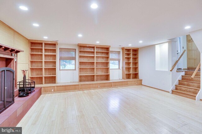 Building Photo - This elegant and unique three-level split ...