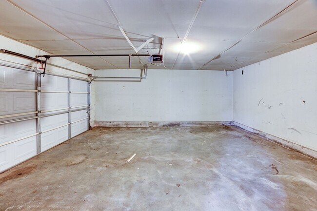 Building Photo - 4 Bed / 2 Bath In South Tulsa!