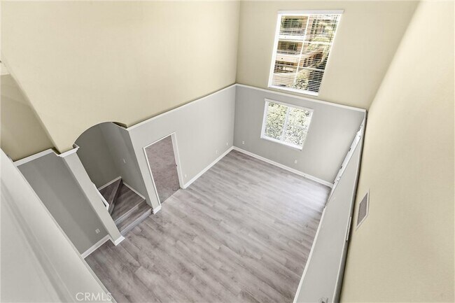 Building Photo - 2422 Scholarship