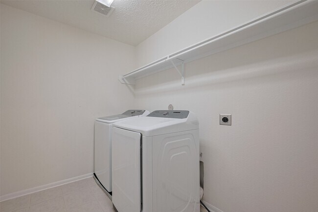 Building Photo - 5011 Pine Ridge Knoll Ct