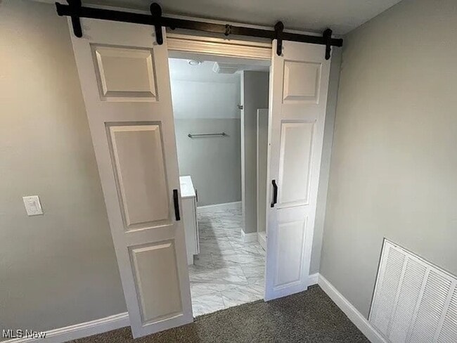 Building Photo - Charming 3 Bedroom 2 Bath House in Lorain- First Month Rent Half Off!!