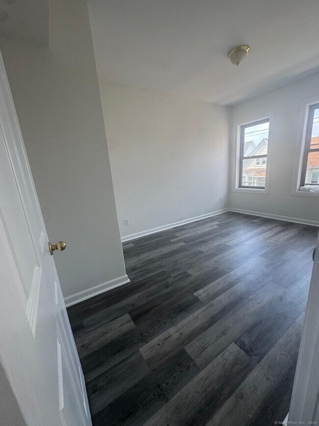 Building Photo - 1071 Pembroke St